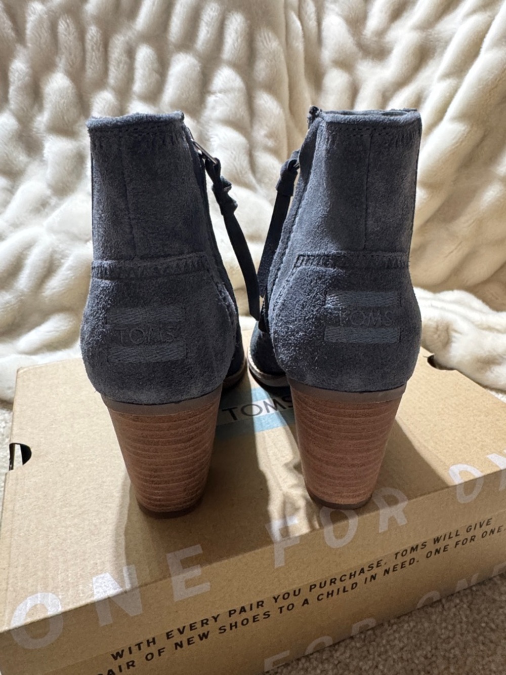 Toms Gray Floral-Embossed Peep-Toe Block Heel Mules - Picture 4 of 6